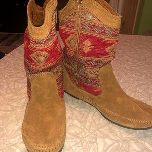 Minnetonka southwestern moccasin boots